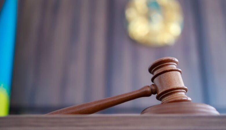 Адвоката осудили за мошенничество и подстрекательство к даче взятки в Караганде
