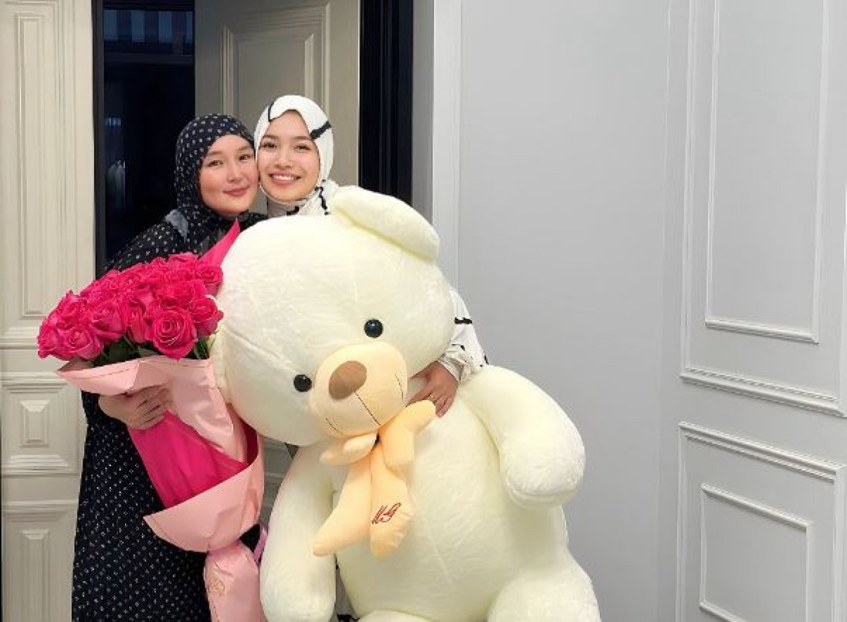 Қызыл телпек (ретро порно фильм)